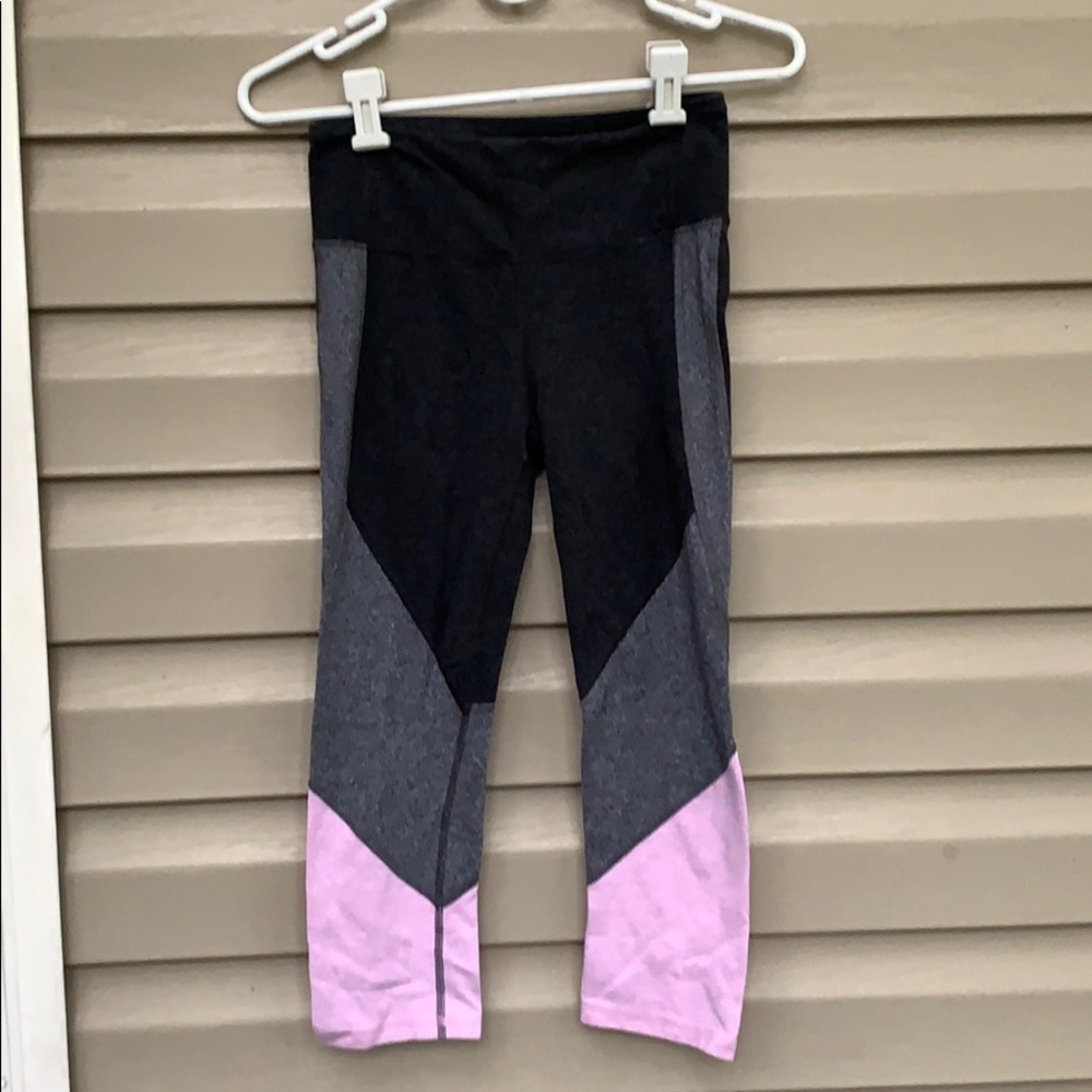 GapFit women’s athletic capris leggings
